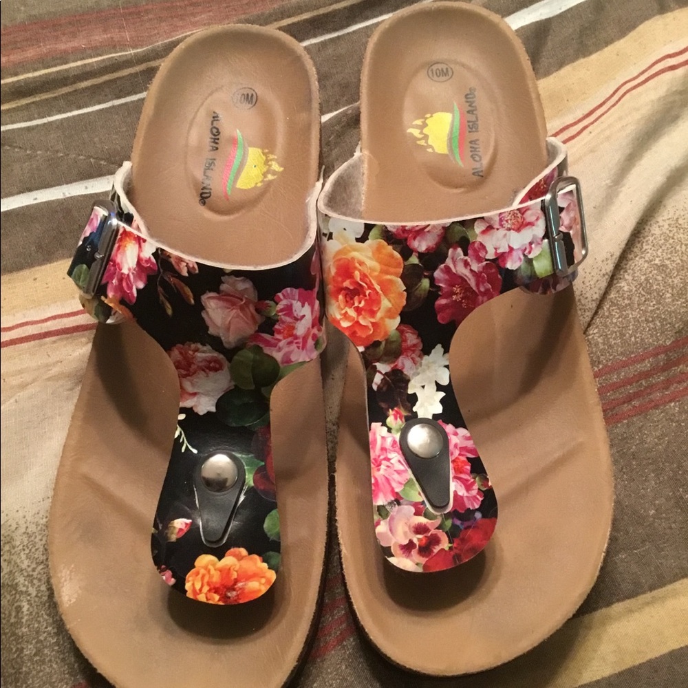 “"Alpha islands women’s sandals
